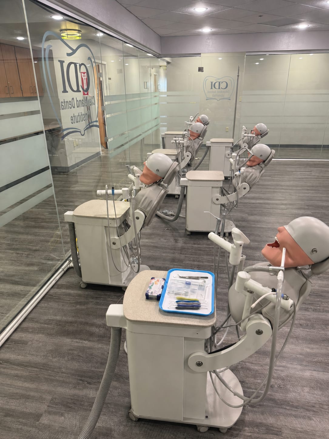 Dental simulation unit with periodontal instrument tray at CDI